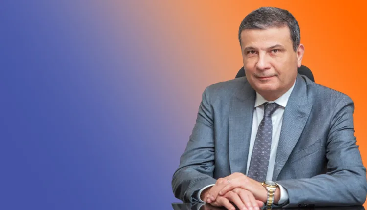وزير الزراعة يشرف على أعمال لجان التفتيش على محطات بيع الأضاحي ويشدد على أهمية سلامة وصحة المعروضات. وزير الزراعة يشرف على أعمال لجان التفتيش على محطات بيع الأضاحي ويشدد على أهمية سلامة وصحة المعروضات.