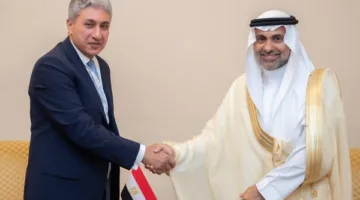 وزير السياحة السعودي يراجع استعدادات الحج ويتناول استراتيجيات التوعية وخطط الاستجابة للطوارئ