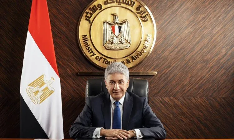 وزير السياحة يواصل رصد استعدادات حجاج السياحة للصعود إلى عرفات وزير السياحة يواصل رصد استعدادات حجاج السياحة للصعود إلى عرفات