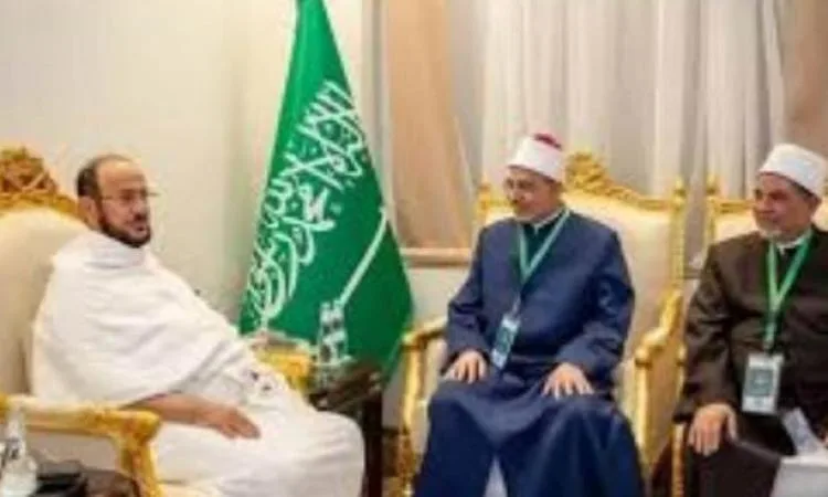 وزير الشؤون الإسلامية السعودي يرحب برئيس جامعة الأزهر وعميد كلية الدراسات العليا وزير الشؤون الإسلامية السعودي يرحب برئيس جامعة الأزهر وعميد كلية الدراسات العليا