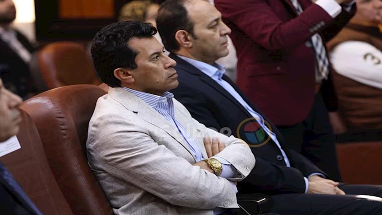 وزير الشباب والرياضة يتناول مساهمة الدولة في دعم الأهلي والزمالك وزير الشباب والرياضة يتناول مساهمة الدولة في دعم الأهلي والزمالك