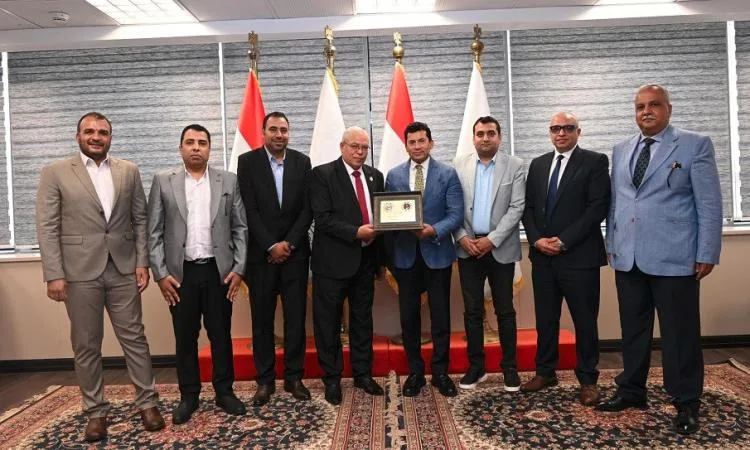وزير الشباب والرياضة يلتقي بإدارة نادي النصر الرياضي وزير الشباب والرياضة يلتقي بإدارة نادي النصر الرياضي