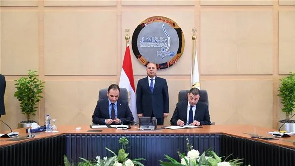 وزير الصناعة والنقل يشارك في توقيع اتفاقية ترخيص شركة “رحلة رايدز” لخدمات النقل البري. وزير الصناعة والنقل يشارك في توقيع اتفاقية ترخيص شركة “رحلة رايدز” لخدمات النقل البري.