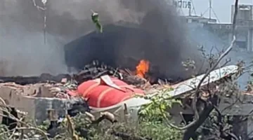 وزير الطيران الهندي يعبر عن دهشته بعد سقوط طائرة في ولاية جوجارات