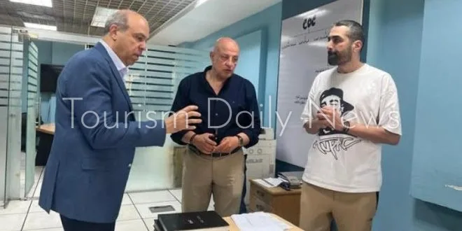 وزير الطيران يزور المنشآت التشغيلية الأساسية لمتابعة آخر المستجدات وزير الطيران يزور المنشآت التشغيلية الأساسية لمتابعة آخر المستجدات