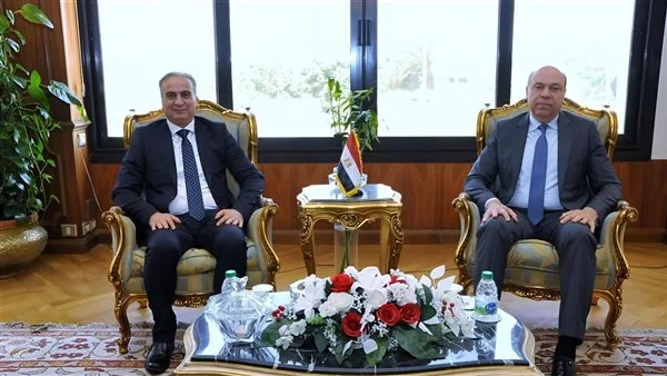 وزير الطيران يستعرض سُبُل تحسين نظام استقبال شكاوى الركاب والزوار في المطارات وزير الطيران يستعرض سُبُل تحسين نظام استقبال شكاوى الركاب والزوار في المطارات