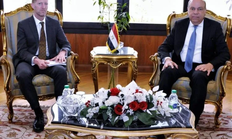 وزير الطيران يستعرض مع مسؤولي البنك الأوروبي فرص الاستثمار في تحديث المطارات وزير الطيران يستعرض مع مسؤولي البنك الأوروبي فرص الاستثمار في تحديث المطارات