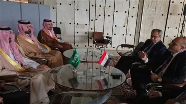 وزير العمل يتقابل مع نظيره السعودي لتعزيز التعاون في المجالات المهمة المشتركة. وزير العمل يتقابل مع نظيره السعودي لتعزيز التعاون في المجالات المهمة المشتركة.