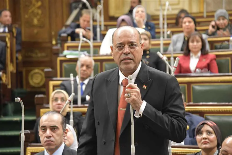 وزير العمل يعلن عن 600 منحة مجانية لتدريب الشباب في شركة الحفر المصرية وزير العمل يعلن عن 600 منحة مجانية لتدريب الشباب في شركة الحفر المصرية