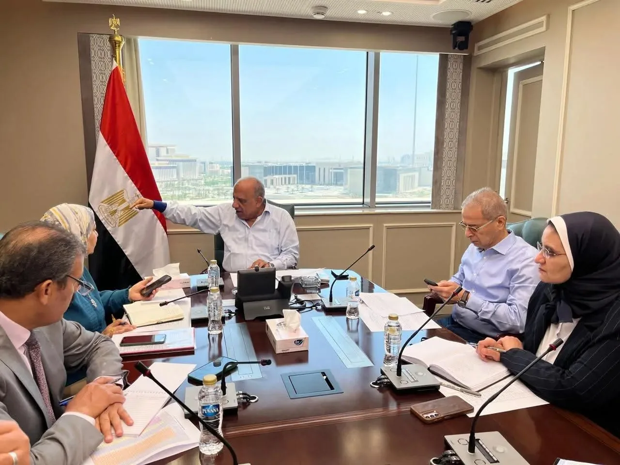 وزير الكهرباء يؤكد على أهمية المتابعة المستمرة لجميع التطورات لضمان استقرار الشبكة الكهربائية وتوفير التغذية اللازمة. وزير الكهرباء يؤكد على أهمية المتابعة المستمرة لجميع التطورات لضمان استقرار الشبكة الكهربائية وتوفير التغذية اللازمة.
