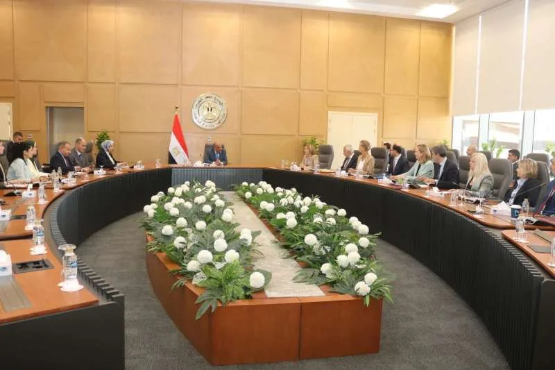 وزير الكهرباء يناقش مع وفد من بنك الاستثمار الأوروبي والاتحاد الأوروبي آليات تعزيز التعاون الشراكي وزير الكهرباء يناقش مع وفد من بنك الاستثمار الأوروبي والاتحاد الأوروبي آليات تعزيز التعاون الشراكي