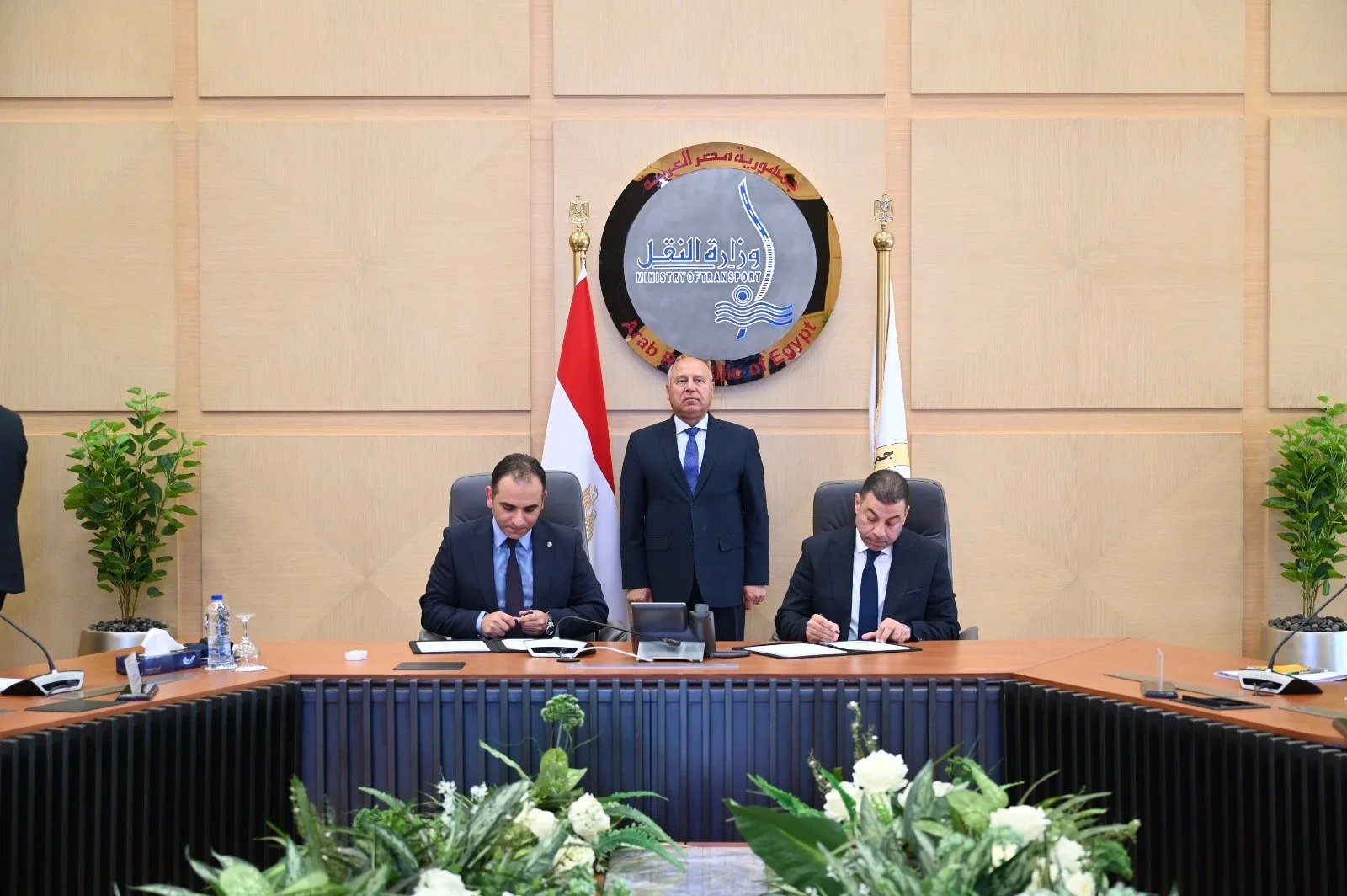 وزير النقل يشهد توقيع اتفاقية ترخيص شركة رحلة رايدز لخدمات النقل البري وزير النقل يشهد توقيع اتفاقية ترخيص شركة رحلة رايدز لخدمات النقل البري