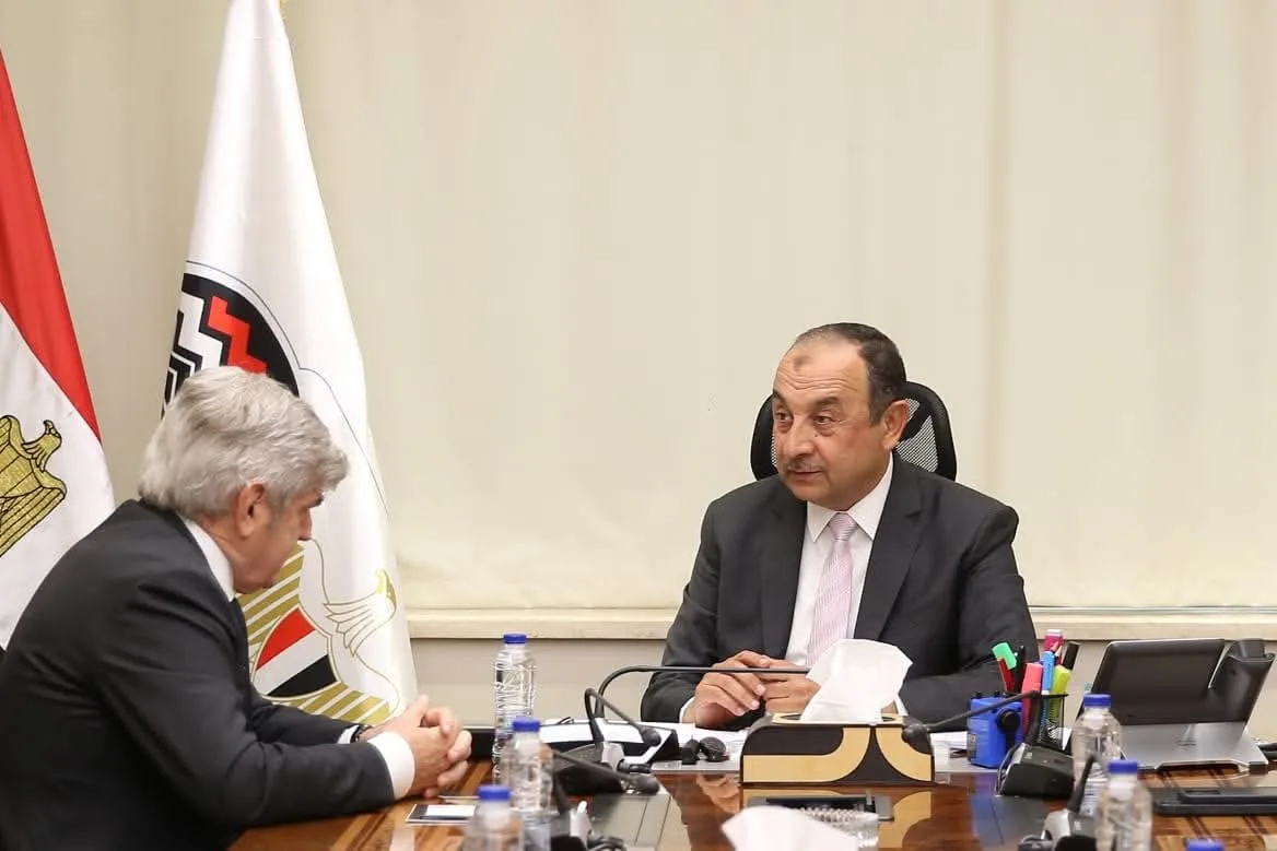 وزير قطاع الأعمال يناقش مع الرئيس التنفيذي لمجموعة “ماير تكنيمونت” الإيطالية آخر مستجدات مشروع حامض النيتريك وزير قطاع الأعمال يناقش مع الرئيس التنفيذي لمجموعة “ماير تكنيمونت” الإيطالية آخر مستجدات مشروع حامض النيتريك