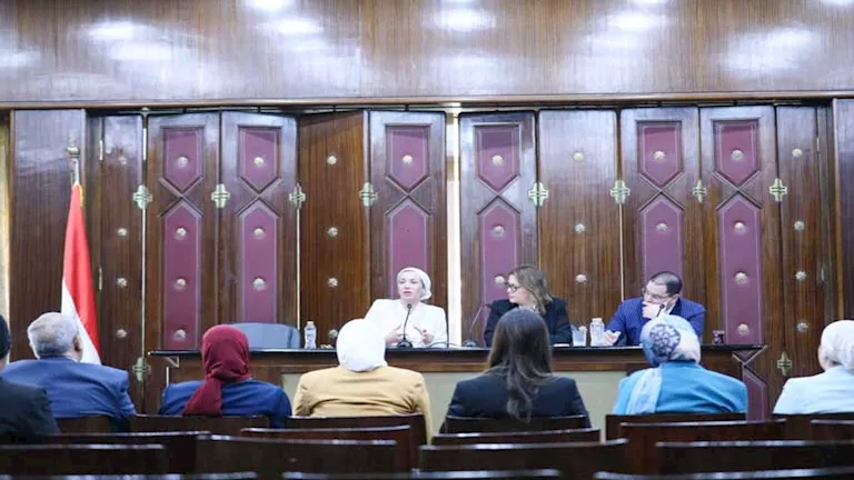 وزيرة البيئة: نحتاج إلى 300 مليار دولار لمكافحة تغير المناخ