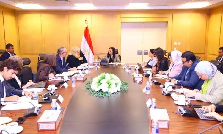 وزيرة التضامن: 7.7 مليون أسرة حصلت على الدعم من “تكافل وكرامة” خلال العقد الماضي. وزيرة التضامن: 7.7 مليون أسرة حصلت على الدعم من “تكافل وكرامة” خلال العقد الماضي.