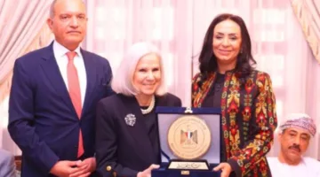 وزيرة التضامن تكرم السفيرة هيفاء أبو غزالة تكريمًا لمساهماتها في “الجامعة العربية”