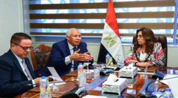 وزيرة التنمية المحلية تراقب بناء مركز لإنتاج الحرير الطبيعي في الوادي الجديد