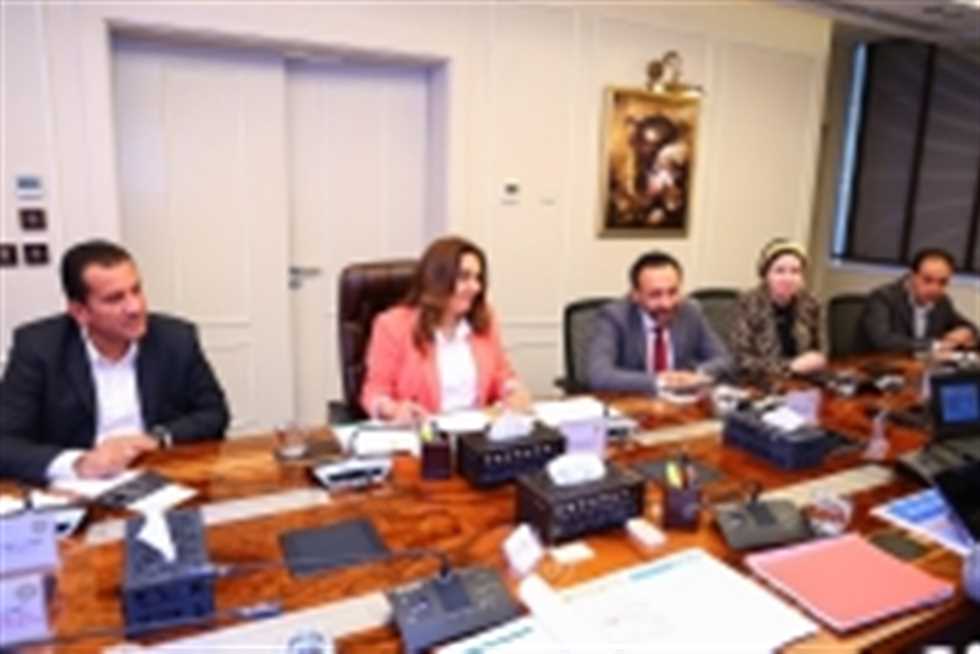 وزيرتا البيئة والتنمية المحلية تتابعان آخر مراحل إنشاء المدينة الشاملة لمعالجة النفايات في العاشر من رمضان