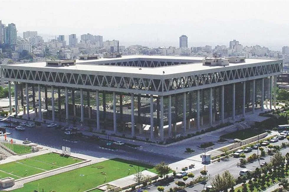 وسائل الإعلام الإيرانية: استهداف مقر الإذاعة والتلفزيون الرسمي في طهران وسائل الإعلام الإيرانية: استهداف مقر الإذاعة والتلفزيون الرسمي في طهران