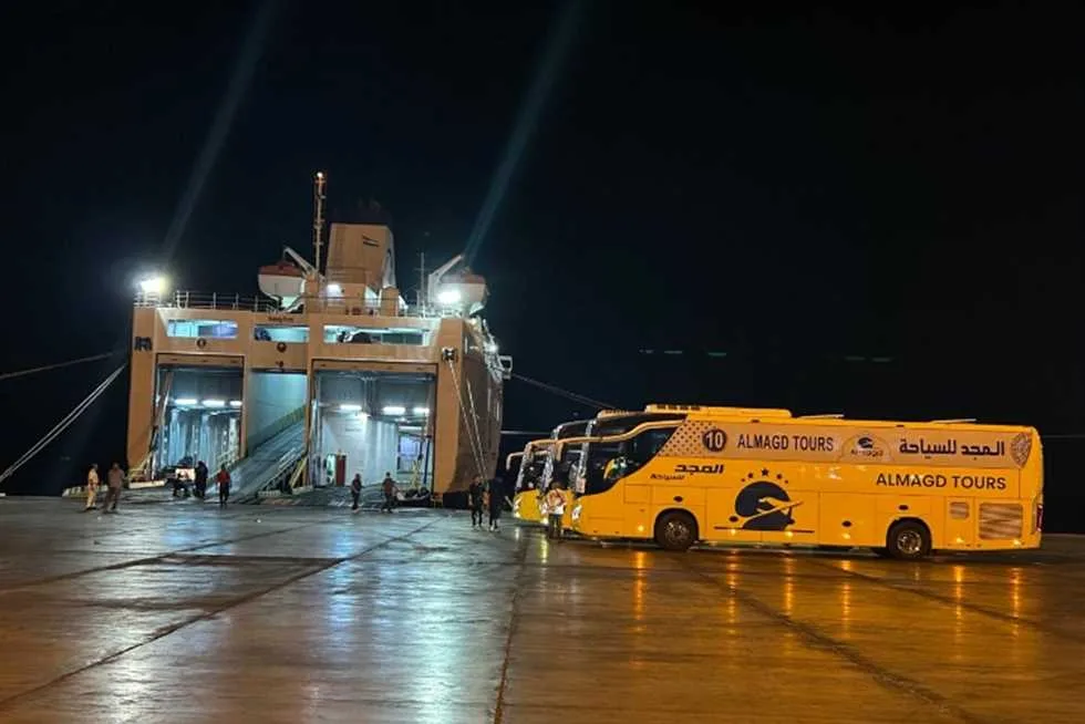 وصول 132 حاجًا من حجاج البر إلى ميناء نويبع وصول 132 حاجًا من حجاج البر إلى ميناء نويبع