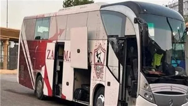 وصول حافلة فريق الزمالك إلى استاد القاهرة استعدادًا لمباراة النهائي ضد بيراميدز في كأس مصر