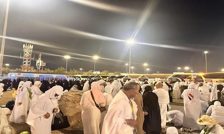 وصول حجاج القرعة إلى مخيمات منى وتوزيعهم بنجاح