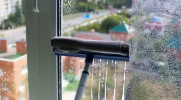 وفاة مأساوية لسيدة أثناء تنظيف نافذة منزلها