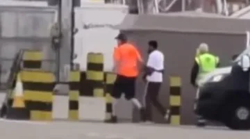 «وكأنها سباق».. مطاردة رجل على ممر مطار هيثرو