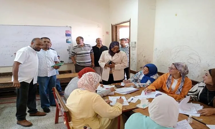 وكيل تعليم البحر الأحمر يؤكد على ضرورة الدقة في تصحيح امتحانات الشهادة الإعدادية