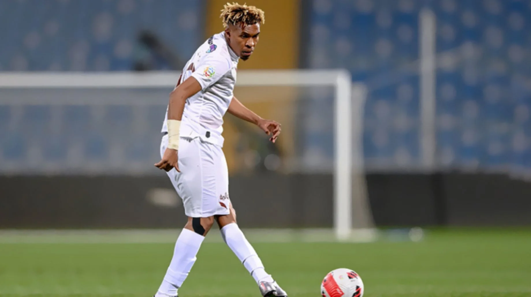 وكيل فواز الصقور يوضح موقف اللاعب من مغادرة الاتحاد وكيل فواز الصقور يوضح موقف اللاعب من مغادرة الاتحاد