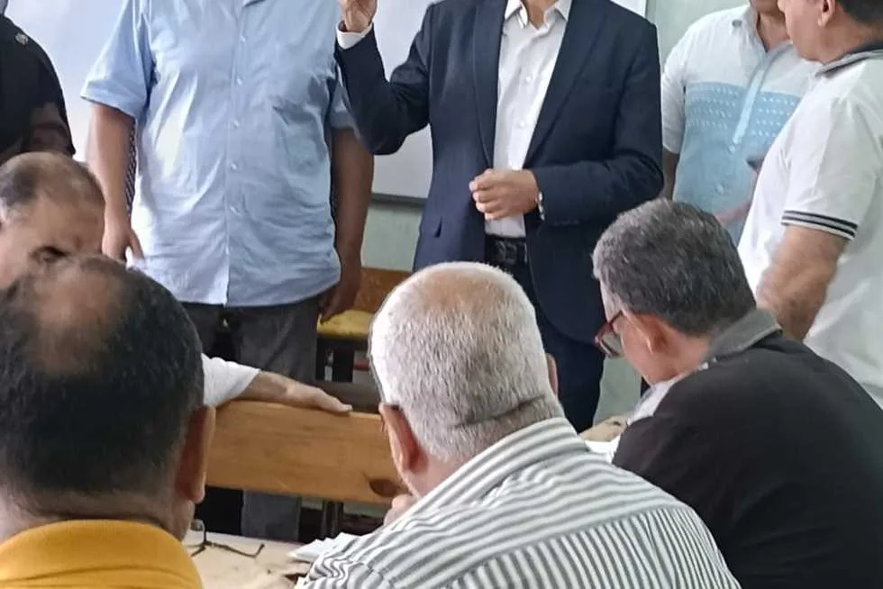 وكيل وزارة التعليم بكفر الشيخ يوجه بضرورة الدقة في تصحيح أوراق امتحانات الشهادة الإعدادية وكيل وزارة التعليم بكفر الشيخ يوجه بضرورة الدقة في تصحيح أوراق امتحانات الشهادة الإعدادية