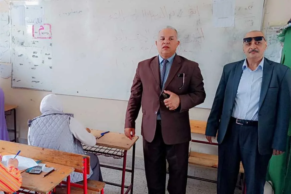 وكيل وزارة التعليم في الفيوم يعاين لجان امتحانات المرحلة الإعدادية وكيل وزارة التعليم في الفيوم يعاين لجان امتحانات المرحلة الإعدادية
