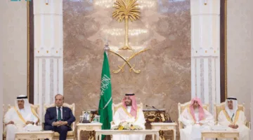 ولي العهد يلتقي المهنئين بعيد الأضحى بالتزامن مع خادم الحرمين الشريفين في قصر منى
