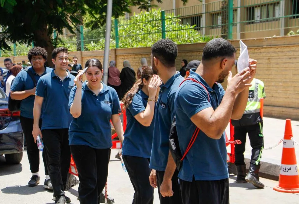 طلاب الثانوية العامة بالنظام الجديد يختبرون اللغة الأجنبية الثانية كمادة غير احتسابية للمرة الأولى. طلاب الثانوية العامة بالنظام الجديد يختبرون اللغة الأجنبية الثانية كمادة غير احتسابية للمرة الأولى.