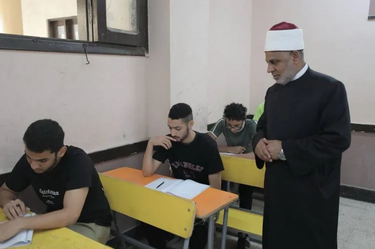 وكيل قطاع المعاهد الأزهرية يراقب امتحانات الشهادة الثانوية في معهد خاتم المرسلين ومعهد الفتيات بالعمرانية. وكيل قطاع المعاهد الأزهرية يراقب امتحانات الشهادة الثانوية في معهد خاتم المرسلين ومعهد الفتيات بالعمرانية.