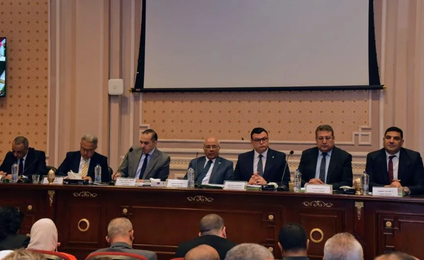 لجنة الإسكان تجري مشاورات مع رئيس المجلس لاستكمال مناقشات قانون الإيجار القديم بعد عطلة العيد. لجنة الإسكان تجري مشاورات مع رئيس المجلس لاستكمال مناقشات قانون الإيجار القديم بعد عطلة العيد.
