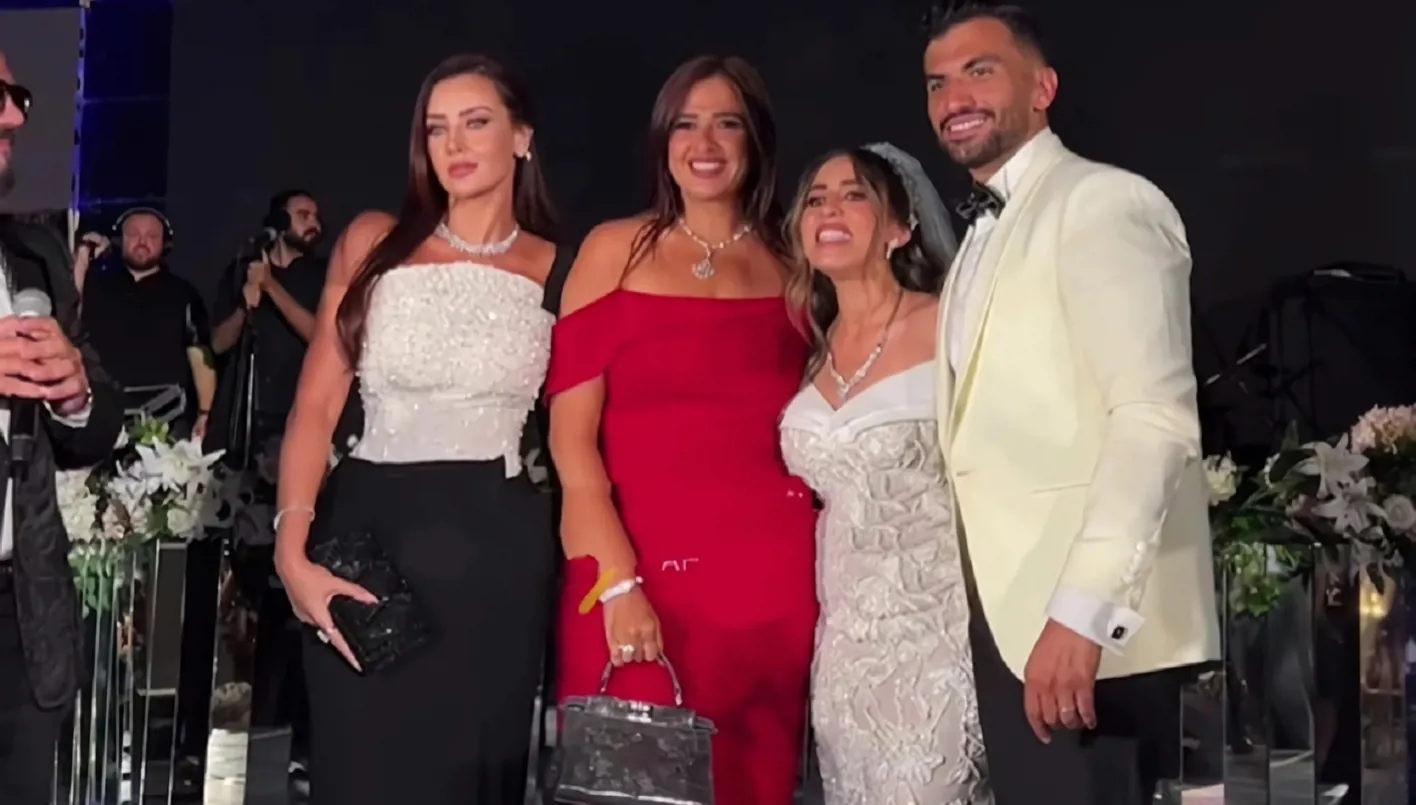 ياسمين عبد العزيز ومنة شلبي تتألقان في حفل زفاف بطلة “الغزالة رايقة” (فيديو) ياسمين عبد العزيز ومنة شلبي تتألقان في حفل زفاف بطلة “الغزالة رايقة” (فيديو)