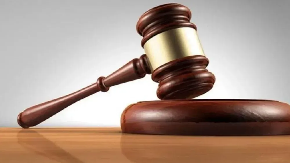 يتظاهر بأنه ضابط “إقامة” ويخطف 10 آلاف درهم يتظاهر بأنه ضابط “إقامة” ويخطف 10 آلاف درهم