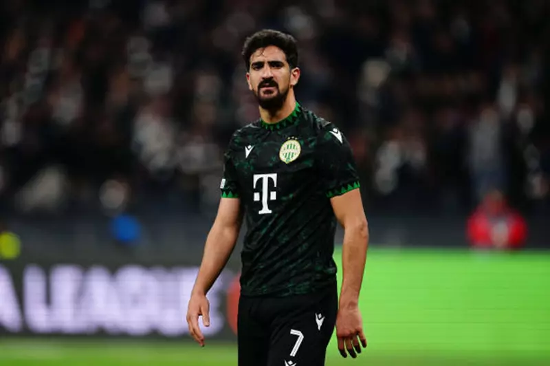 يجيد اللعب في خمسة مراكز.. كيف يمكن أن يستفيد الأهلي من بن رمضان في بطولة كأس العالم للأندية؟ يجيد اللعب في خمسة مراكز.. كيف يمكن أن يستفيد الأهلي من بن رمضان في بطولة كأس العالم للأندية؟