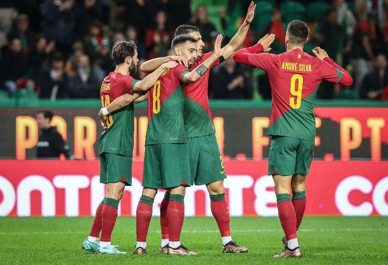 “يويفا” يوضح سبب تأخير بدء مباراة البرتغال وألمانيا لمدة عشر دقائق
04 يونيو 2025 | 10:21 مساءً “يويفا” يوضح سبب تأخير بدء مباراة البرتغال وألمانيا لمدة عشر دقائق
04 يونيو 2025 | 10:21 مساءً